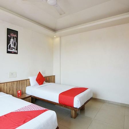 Hôtel Oyo 24197 Saptaruchi à Pimpri-Chinchwad Extérieur photo