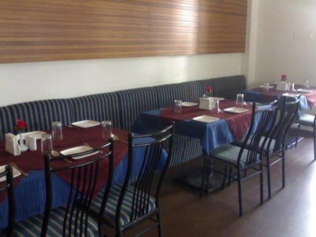 Hôtel Oyo 24197 Saptaruchi à Pimpri-Chinchwad Extérieur photo