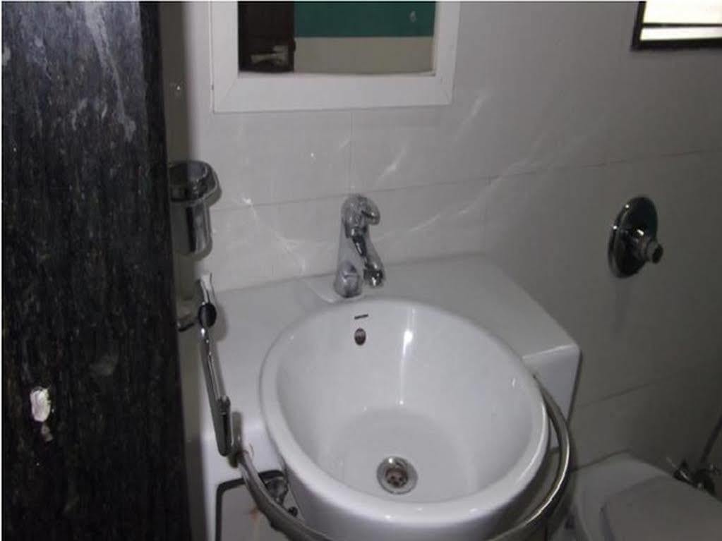Hôtel Oyo 24197 Saptaruchi à Pimpri-Chinchwad Extérieur photo