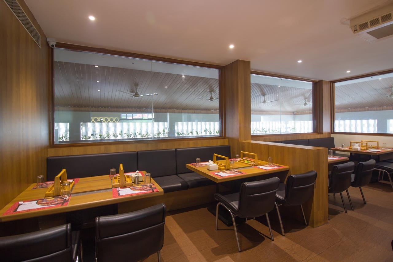 Hôtel Oyo 24197 Saptaruchi à Pimpri-Chinchwad Extérieur photo