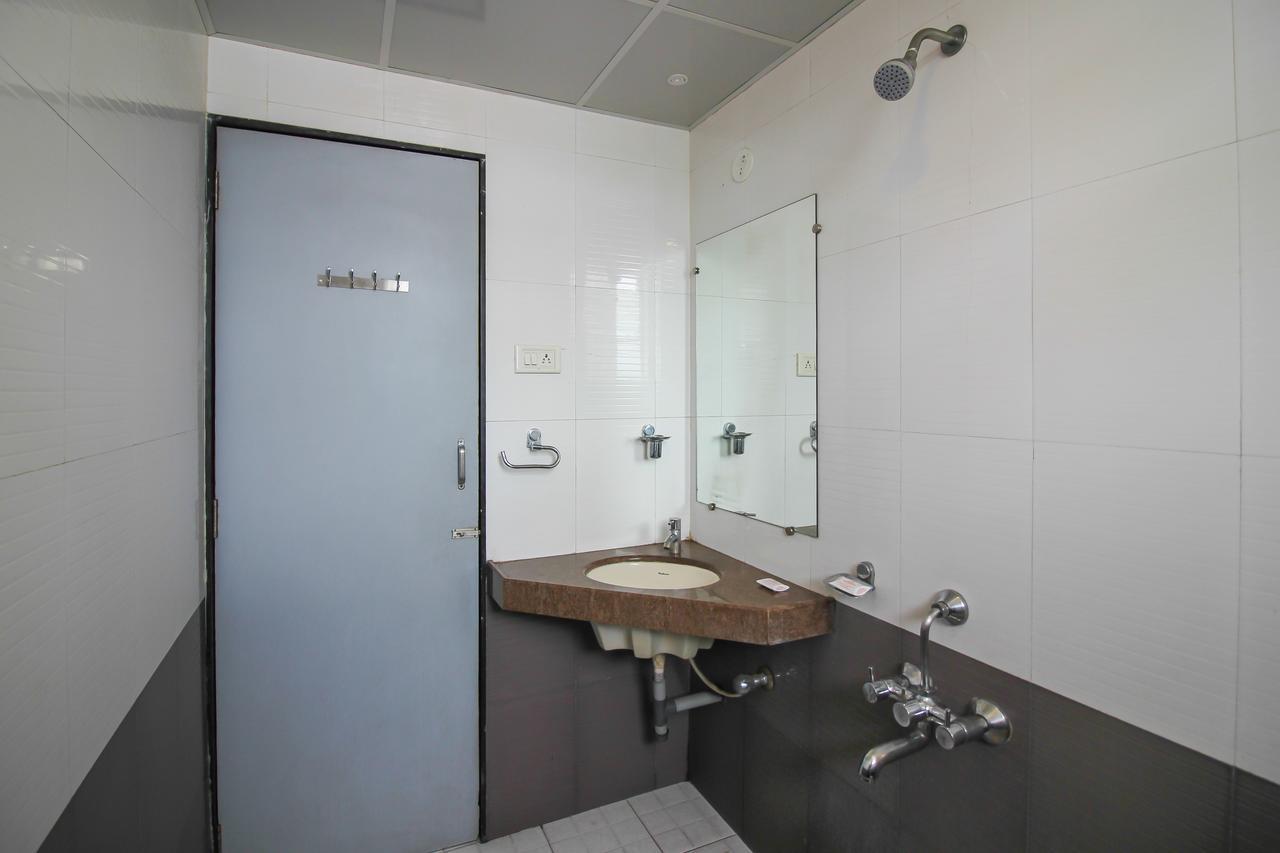 Hôtel Oyo 24197 Saptaruchi à Pimpri-Chinchwad Extérieur photo