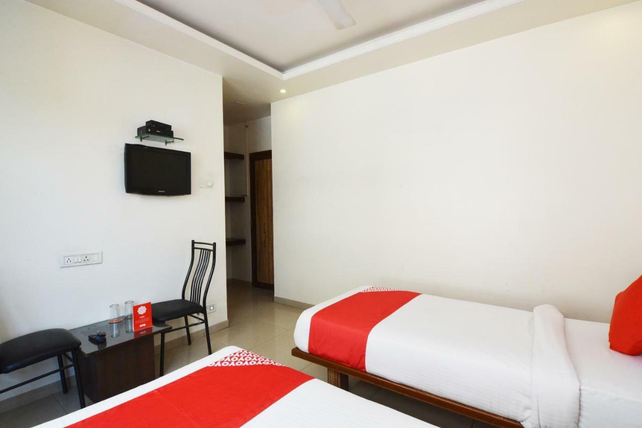 Hôtel Oyo 24197 Saptaruchi à Pimpri-Chinchwad Extérieur photo