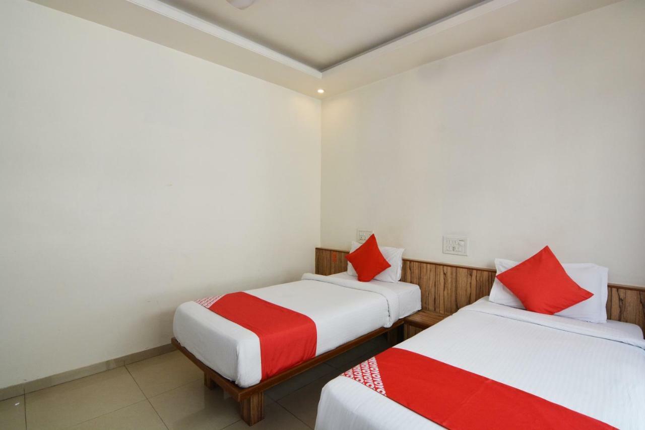 Hôtel Oyo 24197 Saptaruchi à Pimpri-Chinchwad Extérieur photo
