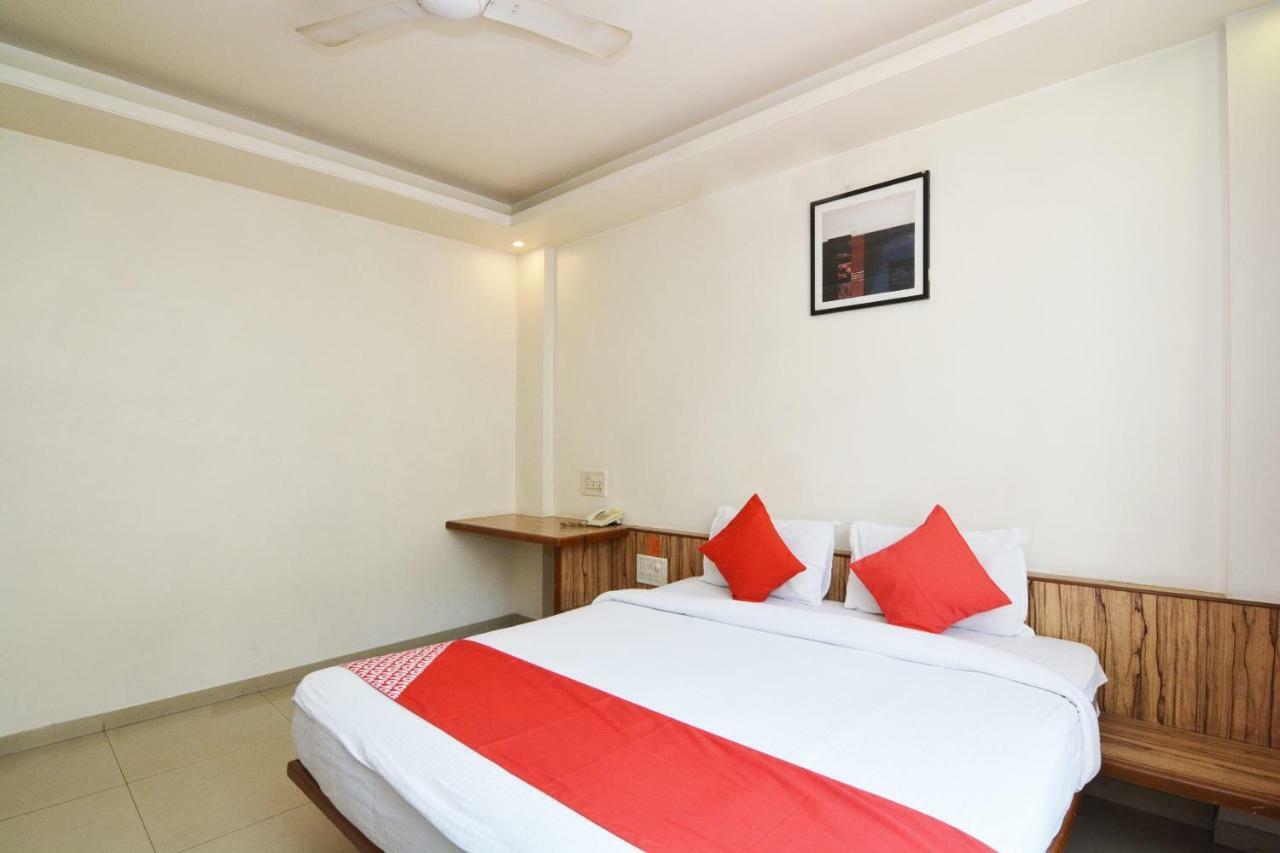 Hôtel Oyo 24197 Saptaruchi à Pimpri-Chinchwad Extérieur photo