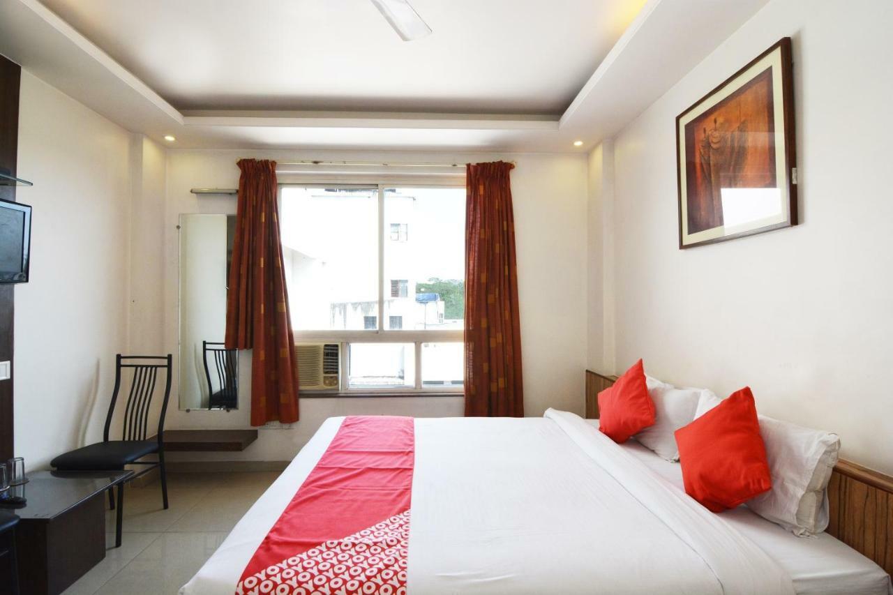 Hôtel Oyo 24197 Saptaruchi à Pimpri-Chinchwad Extérieur photo