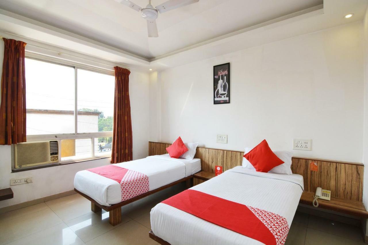 Hôtel Oyo 24197 Saptaruchi à Pimpri-Chinchwad Extérieur photo