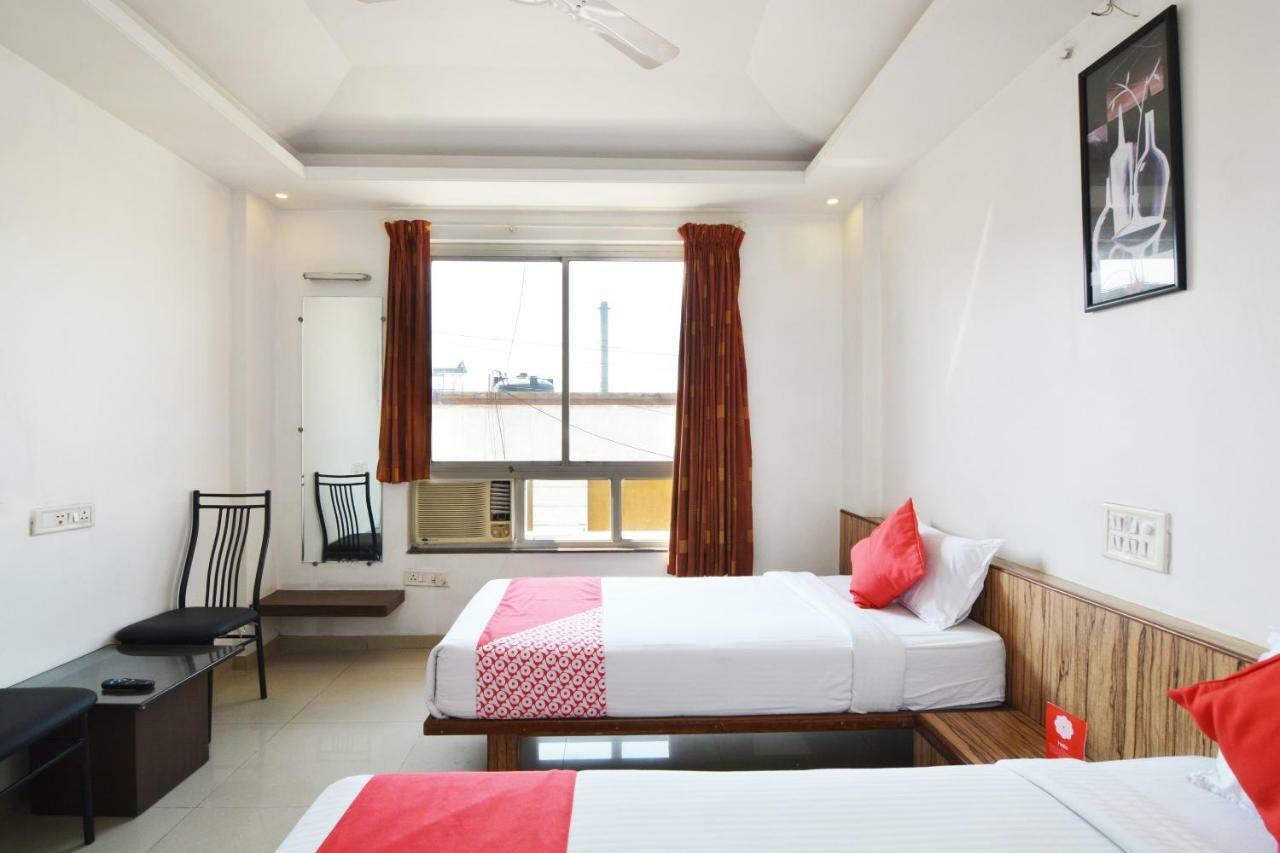 Hôtel Oyo 24197 Saptaruchi à Pimpri-Chinchwad Extérieur photo